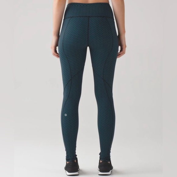 Lululemon Run It Out Tight W’s 4 Black Blue Tiny Geo Print Leggings Activewear - Picture 2 of 12